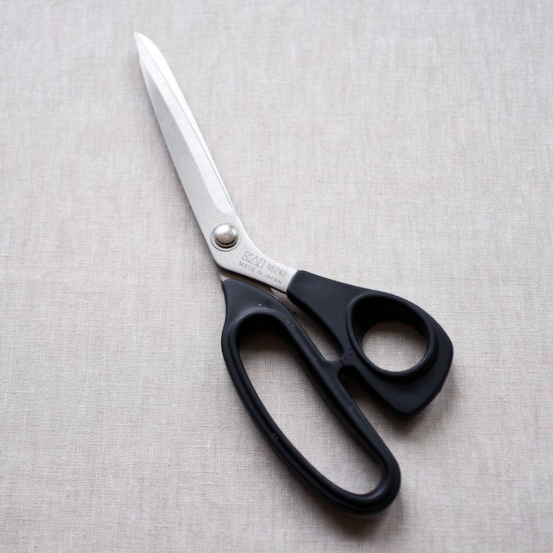 Kai : Dressmaking Shears : 9.5" Right-Handed - the workroom