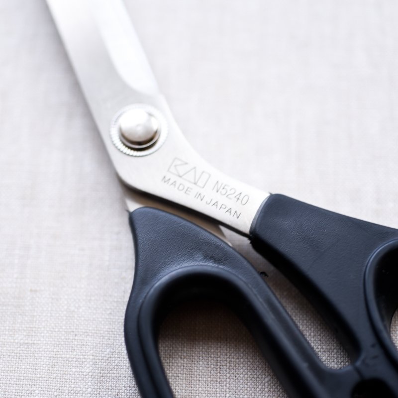 Kai : Dressmaking Shears : 9.5" Right-Handed - the workroom