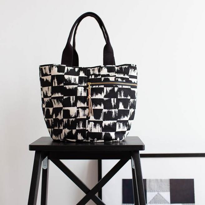 Noodlehead : Crescent Tote Pattern - the workroom