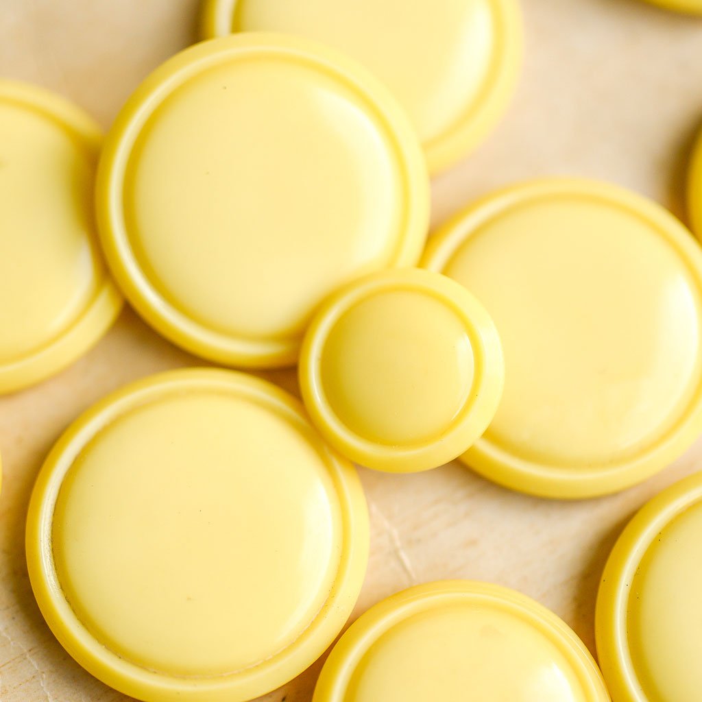 The Button Dept. : Plastic : Lemon Dots - the workroom
