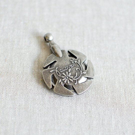 Clover : Yarn Cutter Pendant : Antique Silver - the workroom