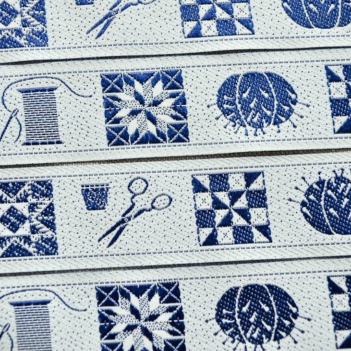 Renaissance Ribbons : Laura Foster Nicholson : Quilting in Blue : 21mm - the workroom