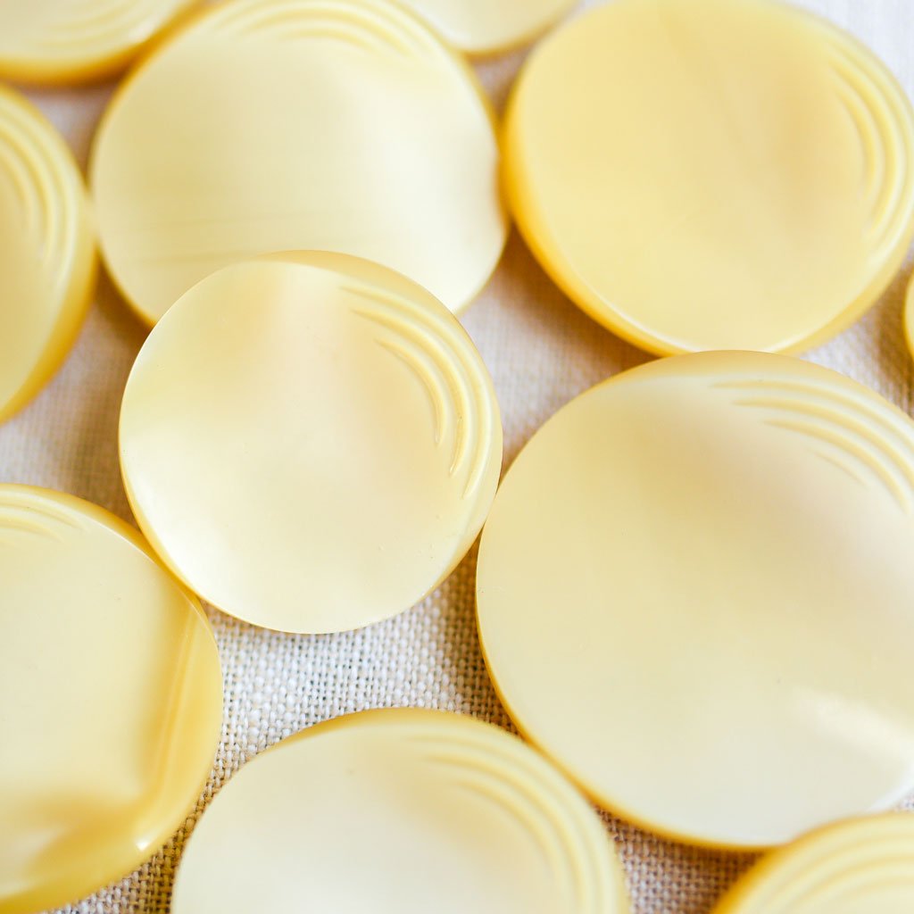 The Button Dept. : Plastic : Honeycomb Pringle - the workroom